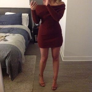 Aritzia Wilfred Knit, Off Shoulder Dress. Burt Orange. Size Small
